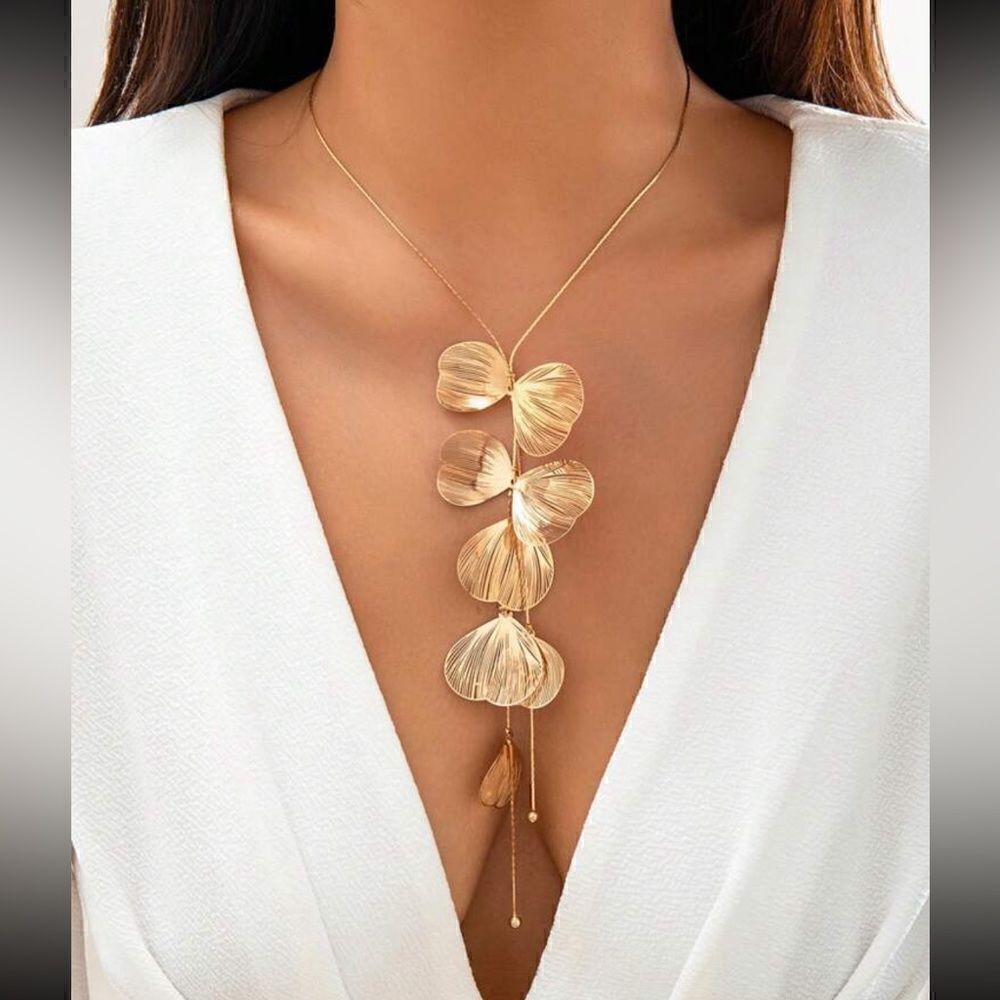 Gold leaf  drop necklace S111